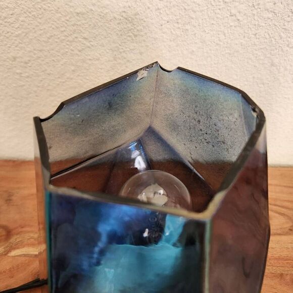 Iridescent mystic topaz geometric desk lamp purple blue - Picture 3 of 6